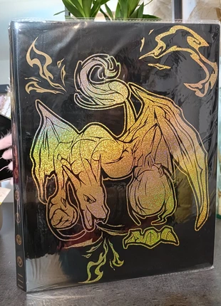 Très joli portfolio pokemon Dracaufeu Charizard brillant doré, brand: Pokémon, condizioni: Ottime, €10.00, €11.20 include la Protezione acquisti