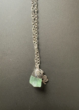 Fluorit Kette roh mit silberner Schlange, marke: Schutz, zustand: Neu, mit Etikett, 18,00 €, 19,10 € inklusive Vinted-Käuferschutz