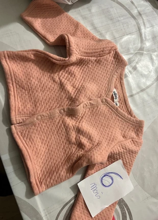 Pull léger 6 mois rose corail/ abricot Gémo, marque: Gémo, état: Bon état, taille: 3-6 mois / 62 cm, 1,00 €, 1,75 € Protection acheteurs incluse