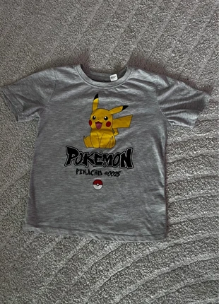H&M shirt pokemon 122/128, marque: H&M, état: Très bon état, taille: 7 ans / 122 cm, 8,00 €, 9,10 € Protection acheteurs incluse