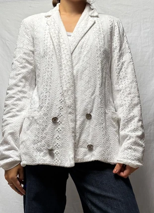 Veste blazer blanc en dentelle taille 38/M SENES en très bon état, brand: Senes, condizioni: Ottime, taglia: M / IT 42 / EU 38, €15.00, €16.45 include la Protezione acquisti