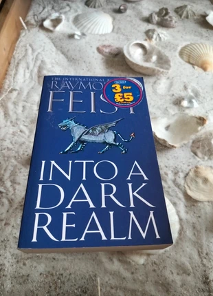Raymond E Feist - Into a dark realm - English, état: Très bon état, 3,50 €, 4,38 € Protection acheteurs (Pro) incluse