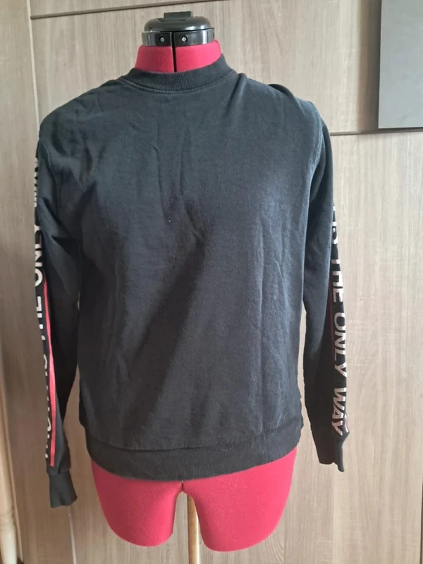 Sweat Bershka noir avec inscription