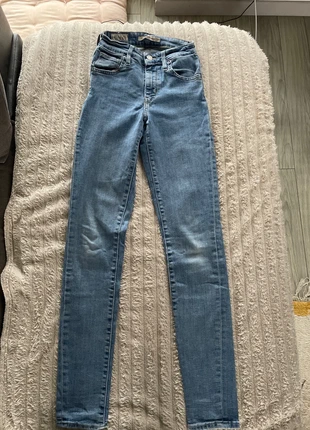 Jean Levi’s 721 High Rise Skinny, marque: Levi's, état: Très bon état, taille: XXXS / 30 / 2, 13,00 €, 14,35 € Protection acheteurs incluse