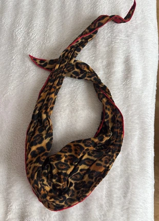 Petit tour de cou Zara porté 1 fois, marque: Zara, état: Très bon état, 10,00 €, 11,20 € Protection acheteurs incluse