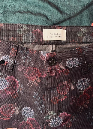 Pantalone nero floreale Vicolo, brand: Vicolo, condizioni: Ottime, taglia: M / IT 42 / EU 38, €10.00, €11.20 include la Protezione acquisti