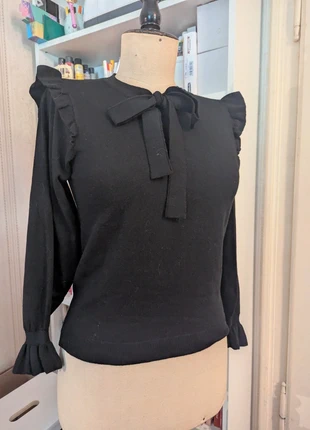 Schwarzer Pullover mit Rüschen, marke: axes femme, zustand: Sehr gut, größe: Einheitsgröße, 25,00 €, 26,95 € inklusive Vinted-Käuferschutz