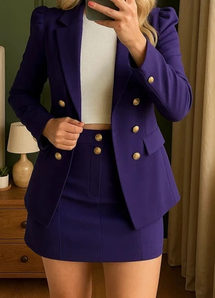 Ensemble blazer et jupe violet à boutons dorés – allure chic et audacieuse, condition: Very good, size: S / 36 / 8, €29.00, €31.15 includes Buyer Protection Pro