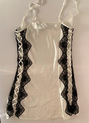 Vestito in seta bianco con dettagli in pizzo nero, marque: Avant Première, état: Très bon état, 11,00 €, 12,25 € Protection acheteurs incluse