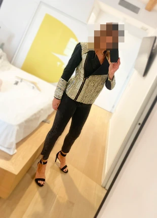 CAzadora con bordados y pedrería en dorado y plateado de la marca de lujo A Star Is Born, marque: A Star Is Born, état: Neuf avec étiquette, taille: S / 36 / 8, 120,00 €, 126,70 € Protection acheteurs incluse