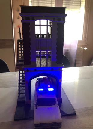 Caserne Gostbuster Playmobil, marque: Playmobil, état: Satisfaisant, taille: 10 ans / 140 cm, 50,00 €, 53,20 € Protection acheteurs incluse