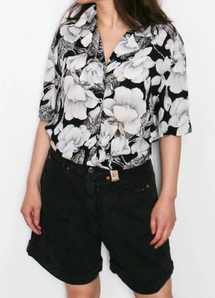 Black and white Hawaiian top | Haut style hawaiien noir et blanc, marque: Vintage, état: Très bon état, taille: L / 40 / 12, 8,00 €, 9,10 € Protection acheteurs (Pro) incluse