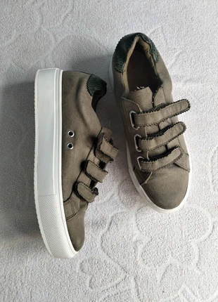 Sapatilhas Mulher Tamanho 38, marca: Local, estado: Satisfatório, tamanho: 38, €3.50, €4.38 inclui Proteção do Comprador