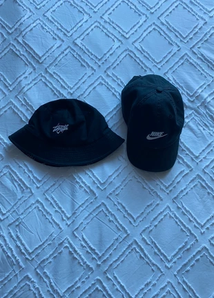 Casquette Nike noire & Bob réversible shein, marque: Nike, état: Très bon état, taille: Taille unique, 3,50 €, 4,38 € Protection acheteurs incluse