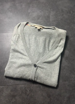 Cardigan Burberry gris - très bon état - logo brodé - L, marque: Burberry, état: Très bon état, taille: L / 40 / 12, 32,00 €, 34,30 € Protection acheteurs (Pro) incluse