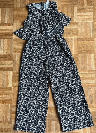 Combinaison fleurie bleue marine, marque: Zara, état: Très bon état, taille: 8 ans / 128 cm, 4,00 €, 4,90 € Protection acheteurs incluse