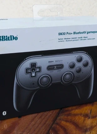 Comando 8bitDo SN30 Pro+ BT, marca: 8BitDo, estado: Muito bom, €40.00, €42.70 inclui Proteção do Comprador