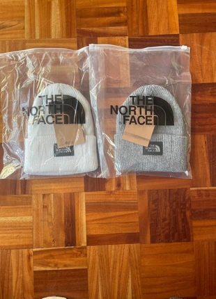 Lote 2 Gorros The North Face White and Grey, marque: The North Face, état: Neuf avec étiquette, taille: Taille unique, 26,99 €, 29,04 € Protection acheteurs incluse