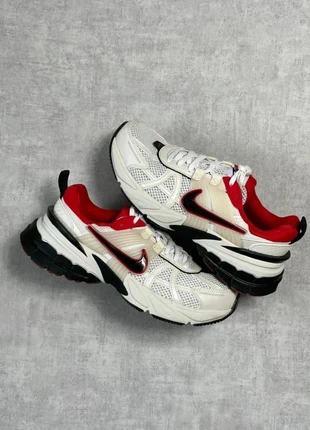 Nike V2K Run "White Black Red" - taille 38, marke: Nike, zustand: Sehr gut, größe: 38, 57,00 €, 60,55 € inklusive Vinted-Käuferschutz