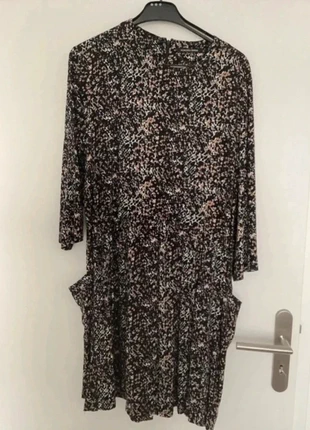 Robe imprimée fond noir taille 40 neuve Monoprix, marque: Monoprix, état: Neuf sans étiquette, taille: L / 40 / 12, 6,00 €, 7,00 € Protection acheteurs incluse