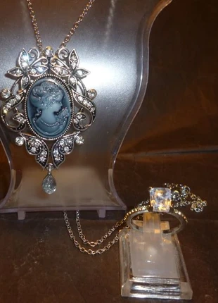 lot bijoux, collier pendentif strass et camée, bague, prix FIXE, zustand: Sehr gut, 10,00 €, 11,20 € inklusive Vinted-Käuferschutz