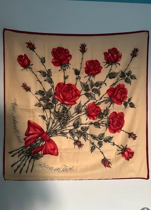 Foulard vintage roses, brand: Vintage, condition: Satisfactory, €2.00, €2.80 includes Buyer Protection
