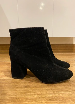 Elegant and classy black high heeled ankle boots, marque: Pimkie, état: Très bon état, taille: 39, 9,00 €, 10,15 € Protection acheteurs incluse