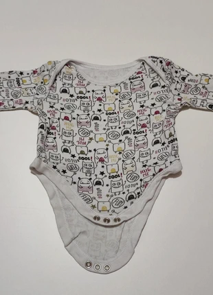 Witte romper met figuurtjes, état: Très bon état, taille: 3-6 mois / 62 cm, 1,00 €, 1,75 € Protection acheteurs incluse