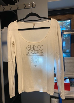 Guess white blouse, marque: GUESS, état: Très bon état, taille: L / 40 / 12, 10,00 €, 11,20 € Protection acheteurs incluse