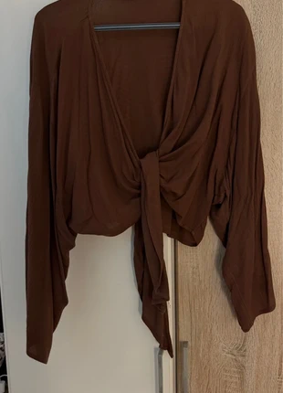 Stradivarius Bluse zum Binden, brand: Stradivarius, condizioni: Nuovo senza cartellino, taglia: L / IT 44 / EU 40, €10.00, €11.20 include la Protezione acquisti