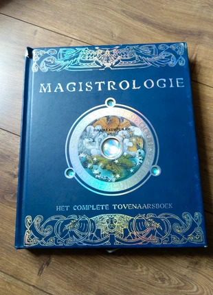 Magisterologie tovenaars boek, staat: Goed, € 7,00, € 8,05 inclusief Kopersbescherming