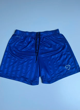 Short Nike vintage style bleu logo brodé blanc taille/L, marque: Nike, état: Très bon état, taille: L, 25,00 €, 26,95 € Protection acheteurs incluse