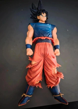 Goku 30 cm sans la boite, marque: Bandai, état: Très bon état, taille: Prématuré, jusqu'à 44cm, 30,00 €, 32,20 € Protection acheteurs incluse