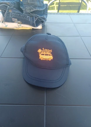 Casquette, merk: Kiabi, staat: Heel goed, maat: 0-3 maanden, 38 cm, € 1,00, € 1,75 inclusief Kopersbescherming