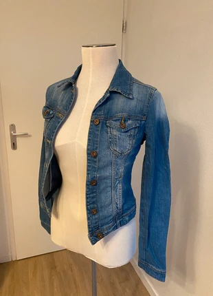 Veste en jean avec léger effet déchirures, marke: J. Jeans, zustand: Gut, größe: XS / 34 / 6, 6,00 €, 7,00 € inklusive Vinted-Käuferschutz