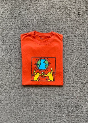 T-shirt orange avec motif de la terre taille L, merk: Uniqlo, staat: Nieuw zonder prijskaartje, maat: L, € 7,00, € 8,05 inclusief Kopersbescherming