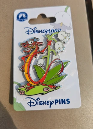Pin's Mushu Muguet Disneyland Paris, brand: Disneyland Paris, condition: Very good, €12.00, €13.30 includes Buyer Protection