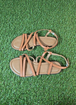 Sandales plates camel à brides croisées Janet.D femme été confortables Taille 37, marque: Janet D., état: Très bon état, taille: 37, 15,00 €, 16,45 € Protection acheteurs (Pro) incluse