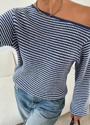 Pull marinière bleu et blanc – épaules dénudées taille M, staat: Nieuw zonder prijskaartje, maat: M / 38 / 10, € 29,00, € 31,15 inclusief Kopersbescherming