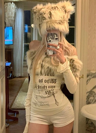 Haut beige à fausse fourrure grise et manches longues évasées – style Y2K / fairy grunge, marque: glowx, état: Très bon état, taille: S / 36 / 8, 21,90 €, 23,70 € Protection acheteurs incluse