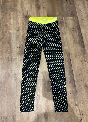 Legging Nike, brand: Nike, condizioni: Ottime, taglia: M / IT 42 / EU 38, €12.00, €13.30 include la Protezione acquisti