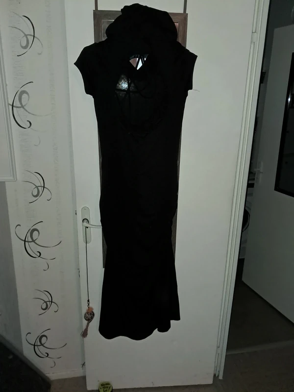 Robe longue noire à capuche - photo numéro 2