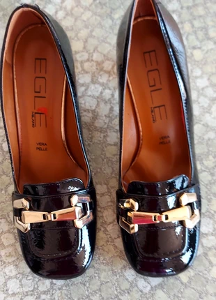 Scarpe nere nuove mai usate vernice nera, brand: egle, condizioni: Nuovo senza cartellino, taglia: 36, €25.00, €26.95 include la Protezione acquisti
