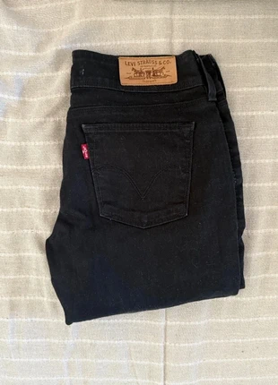 Jean Levi’s 571 slim fit, marque: Levi's, état: Très bon état, taille: XS / 34 / 6, 18,00 €, 19,60 € Protection acheteurs incluse