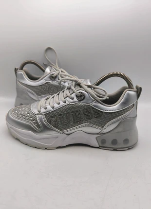 Baskets femme argentée Guess Taille 39, marque: GUESS, état: Très bon état, taille: 39, 34,00 €, 36,40 € Protection acheteurs (Pro) incluse