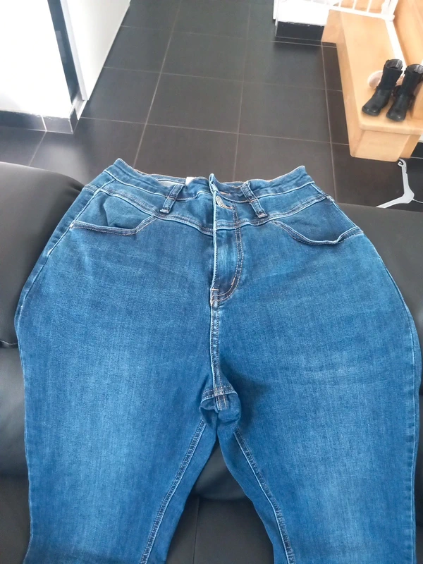 Lot jean mom taille 36 - photo numéro 3
