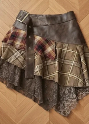 Jupe asymétrique style patchwork cuir simili carreaux et dentelle, marca: Vintage Boutique, estado: Muy bueno, tamaño: S / 36 / 8, 49,90 €, 53,10 € Protección al comprador incluida