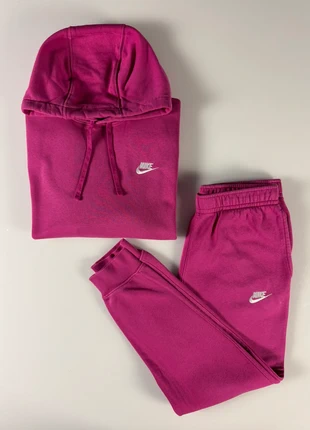 Ensemble Nike Club Fleece Brodé, marca: Nike, estado: Muito bom, tamanho: M, €64.50, €68.43 inclui Proteção do Comprador
