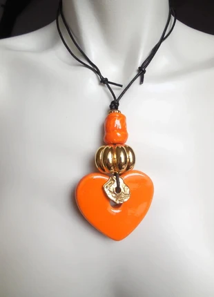Gros pendentif en céramique orange forme coeur, condizioni: Ottime, €5.00, €5.95 include la Protezione acquisti
