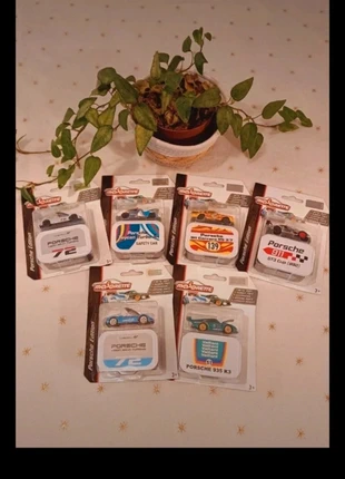 Collection 6 voiture porsche neuve majorette avec boîte de rangement en metal, marque: Majorette, état: Neuf sans étiquette, taille: Taille unique, 45,00 €, 47,95 € Protection acheteurs incluse